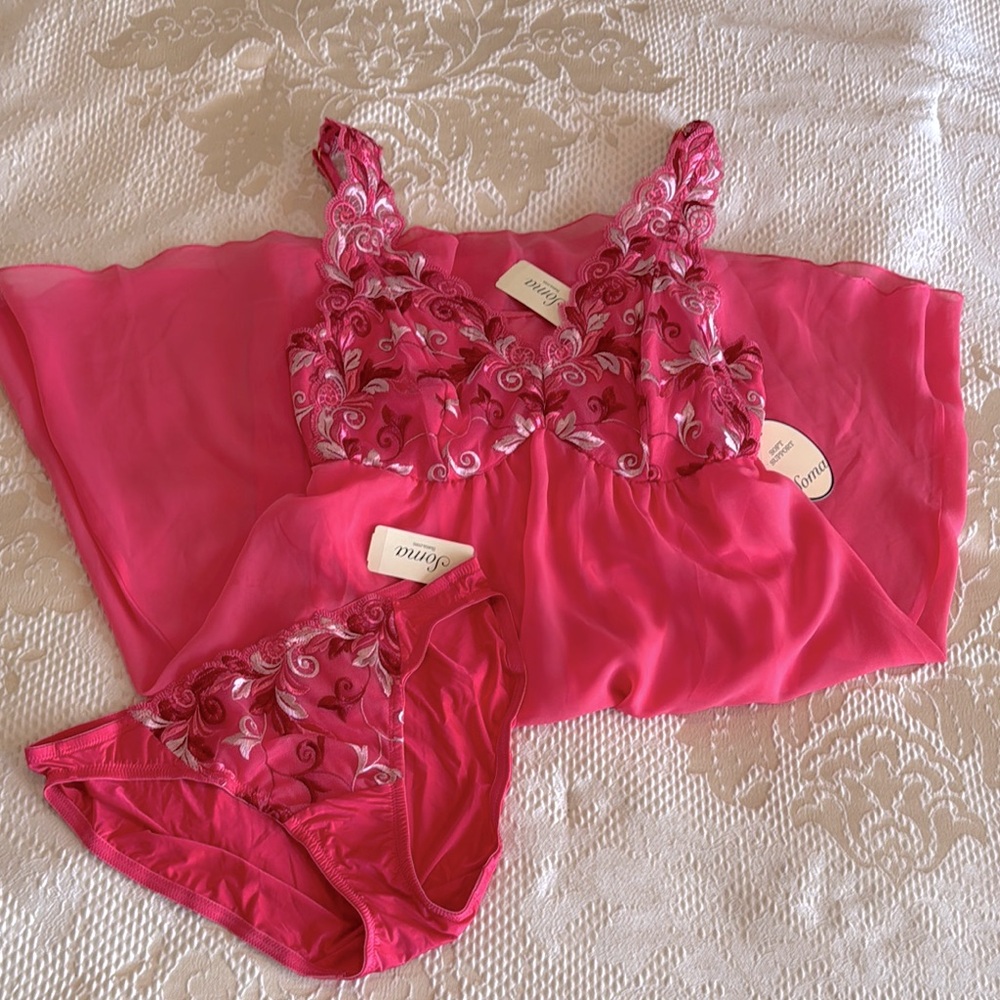 NWT Soma Pink Floral Lingerie Set Gorgeous color with beautiful lace details